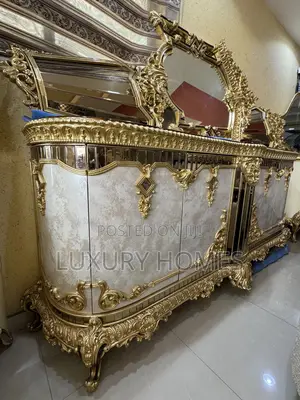 Royal Dining Console