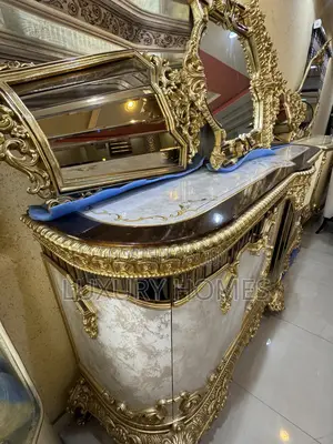 Royal Dining Console