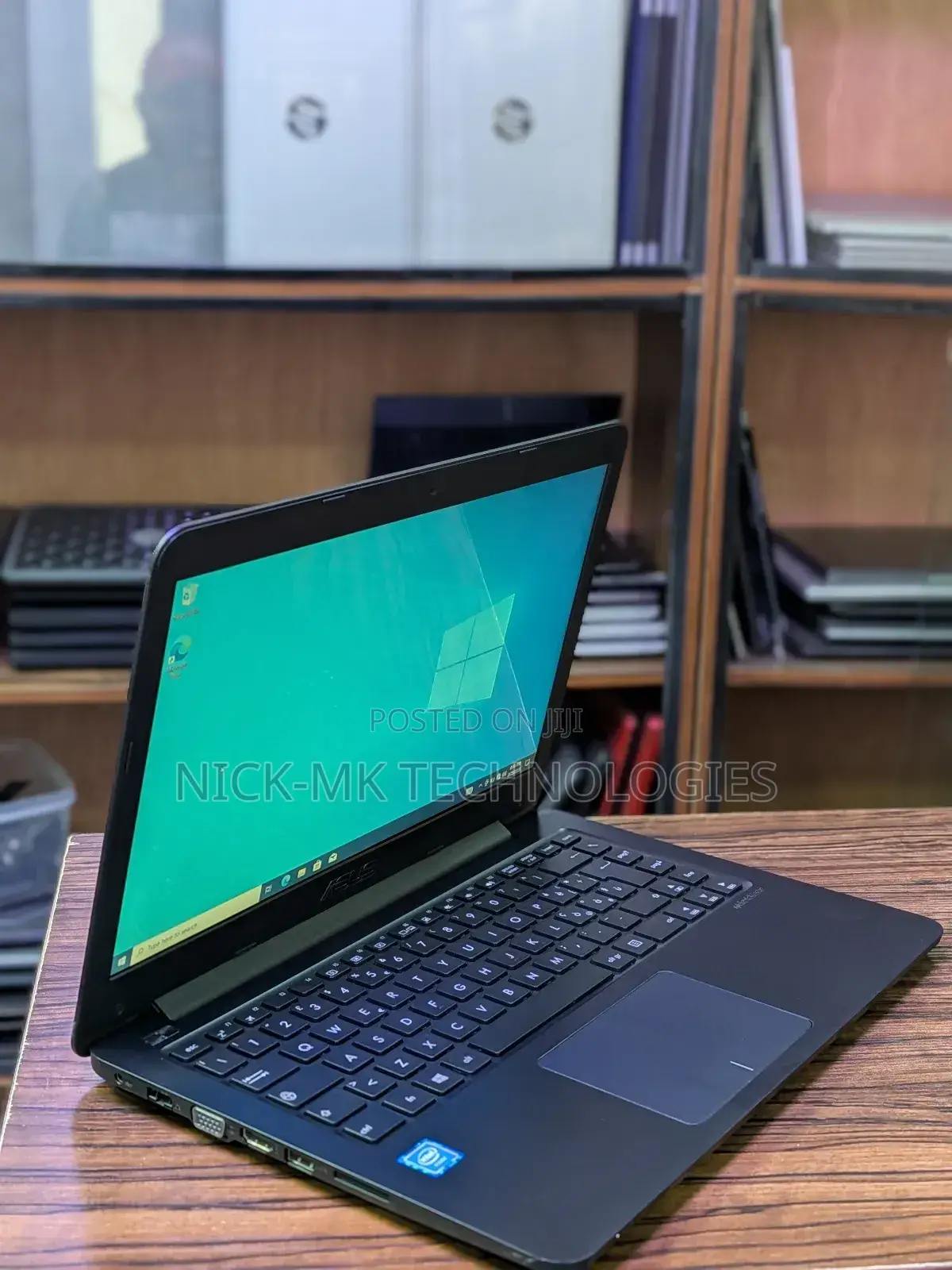 Laptop Asus Vivobook E410M 2GB Intel Celeron SSD 32GB