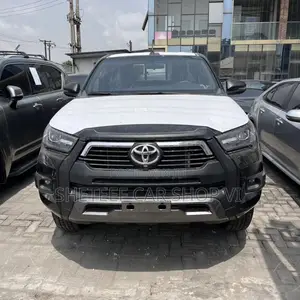 New Toyota Hilux 2025 Black