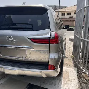 Lexus LX 570 AWD 2018 Gold