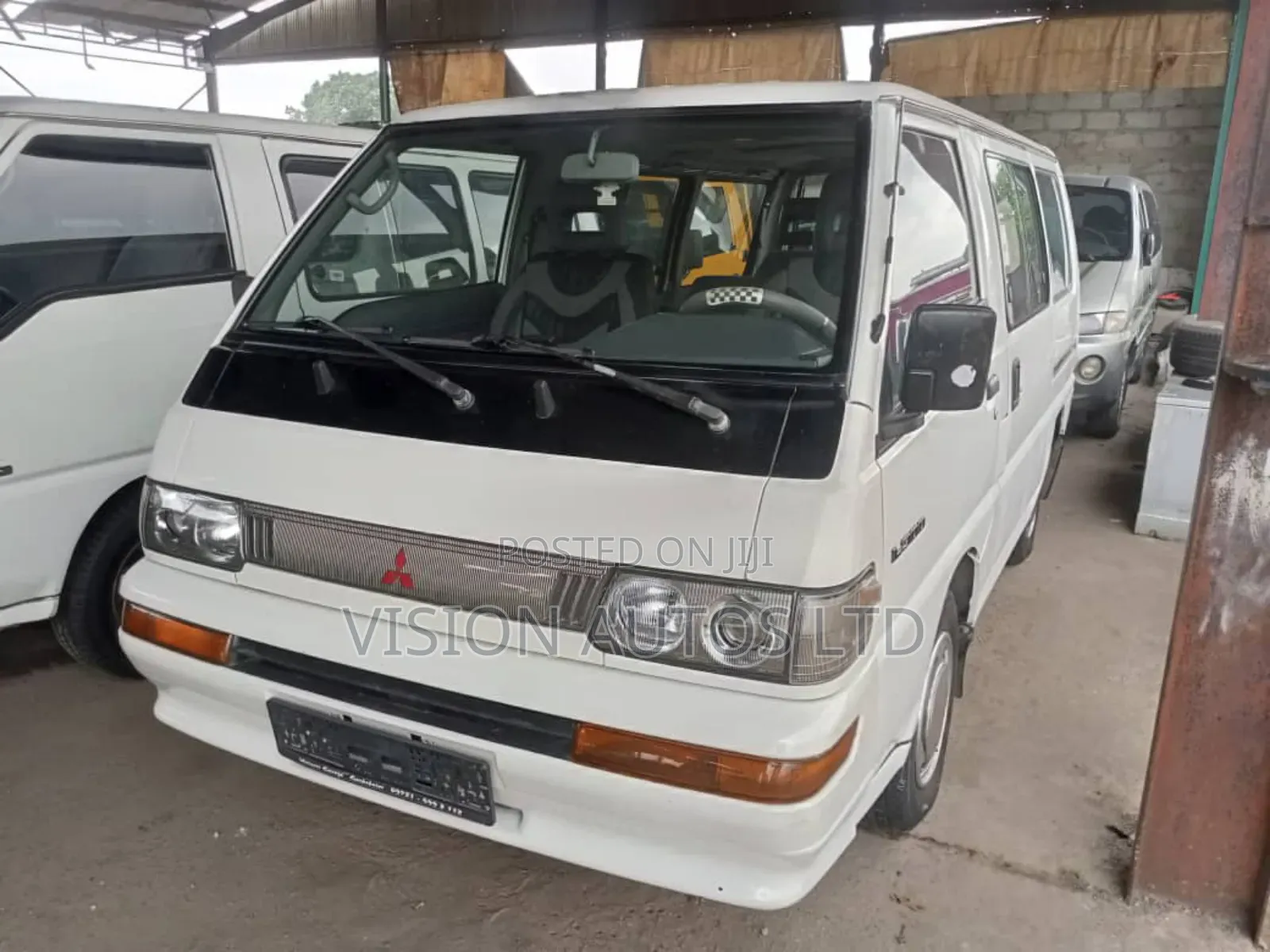 Mitsubishi L300 2000 White