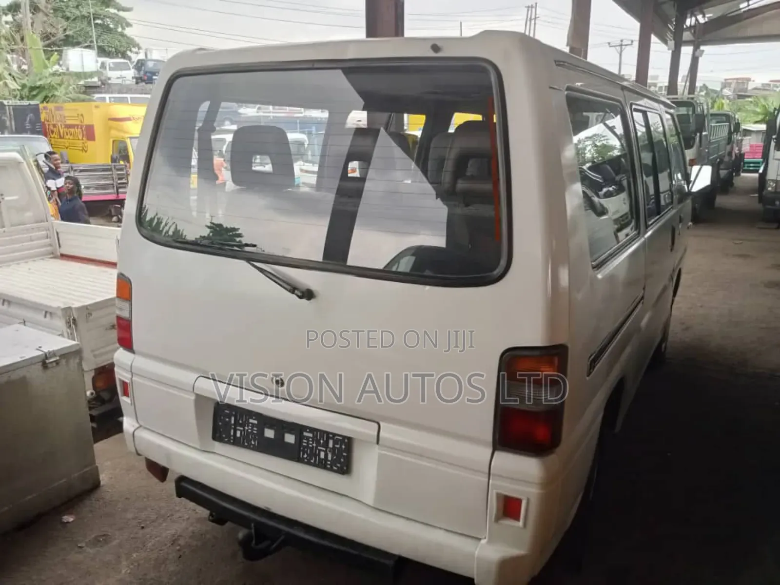 Mitsubishi L300 2000 White