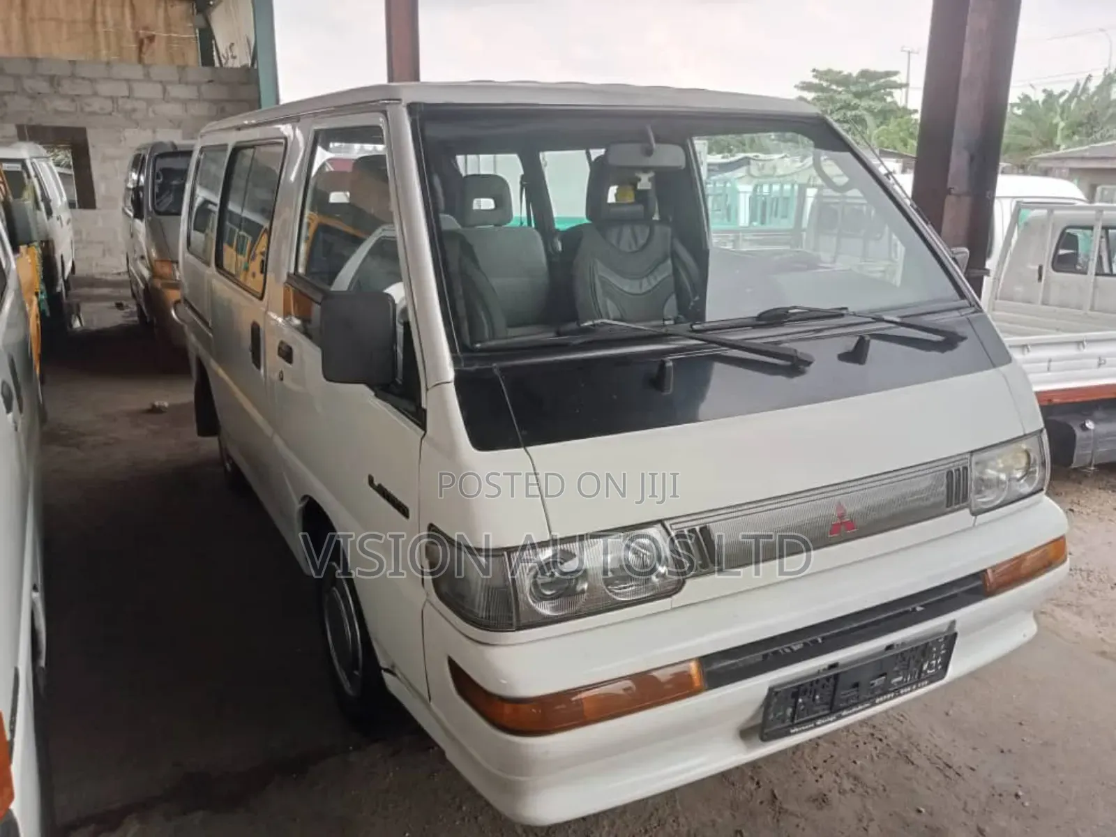 Mitsubishi L300 2000 White