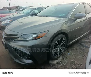 Toyota Camry SE FWD (2.5L 4cyl 8AM) 2018 Gray