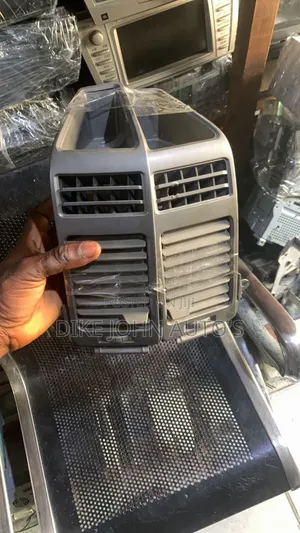 Vent for Nissan Amada / Titan / Qx56 2005