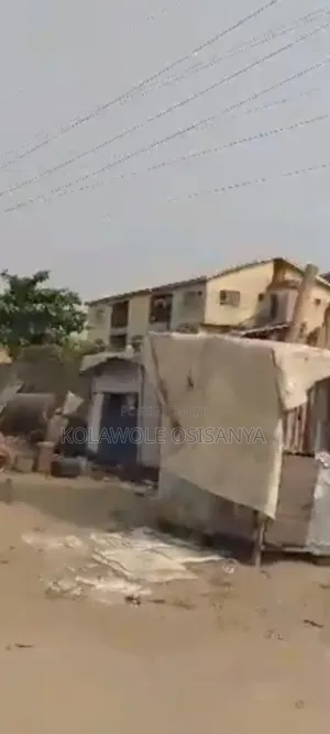 1acre of Land ( 6plots ) Along Lagos Badagry Rd Alakija