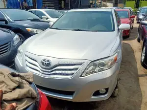 Toyota Camry XLE 4dr Sedan (2.5L 4cyl 6AM) 2010 Silver