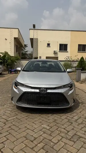 Toyota Corolla XLE 2020 Silver