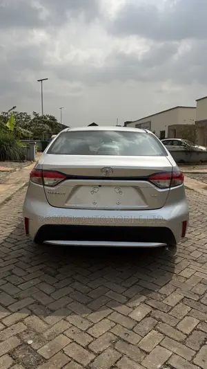 Toyota Corolla XLE 2020 Silver