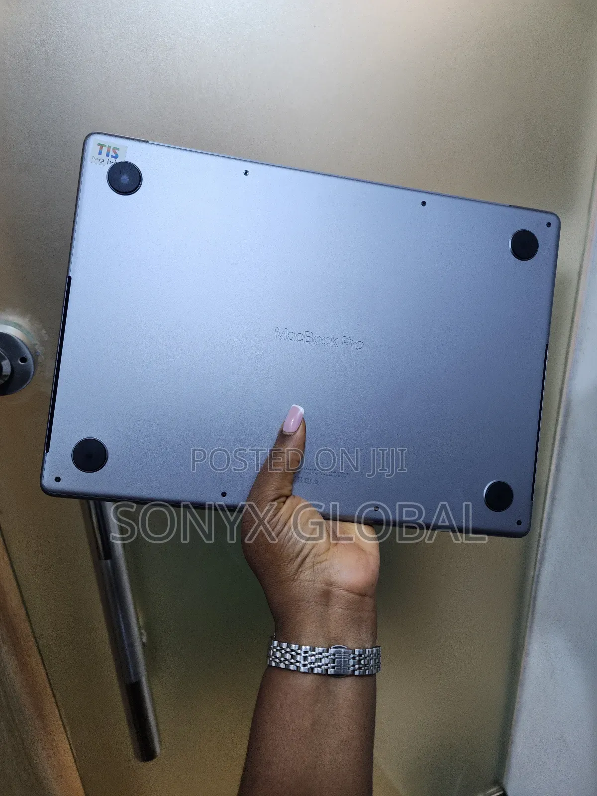 Laptop Apple MacBook Pro 2021 M1 16GB Apple M1 Pro SSD 512GB
