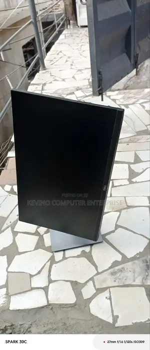 24 Inches Dell Ultra