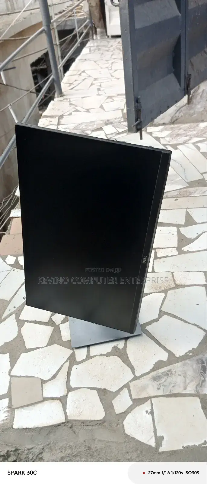 24 Inches Dell Ultra