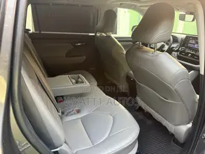 Toyota Highlander XLE 2022 Gray