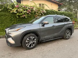 Toyota Highlander XLE 2022 Gray