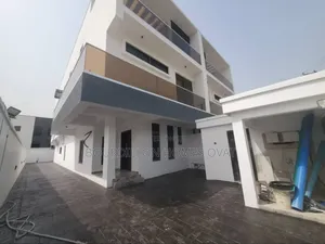 5bdrm House in Lekki Phase 1 for rent