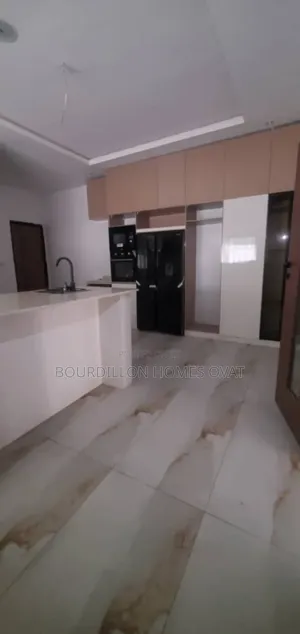 5bdrm House in Lekki Phase 1 for rent