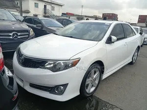 Toyota Camry SE 4dr Sedan (2.5L 4cyl 6A) 2013 White