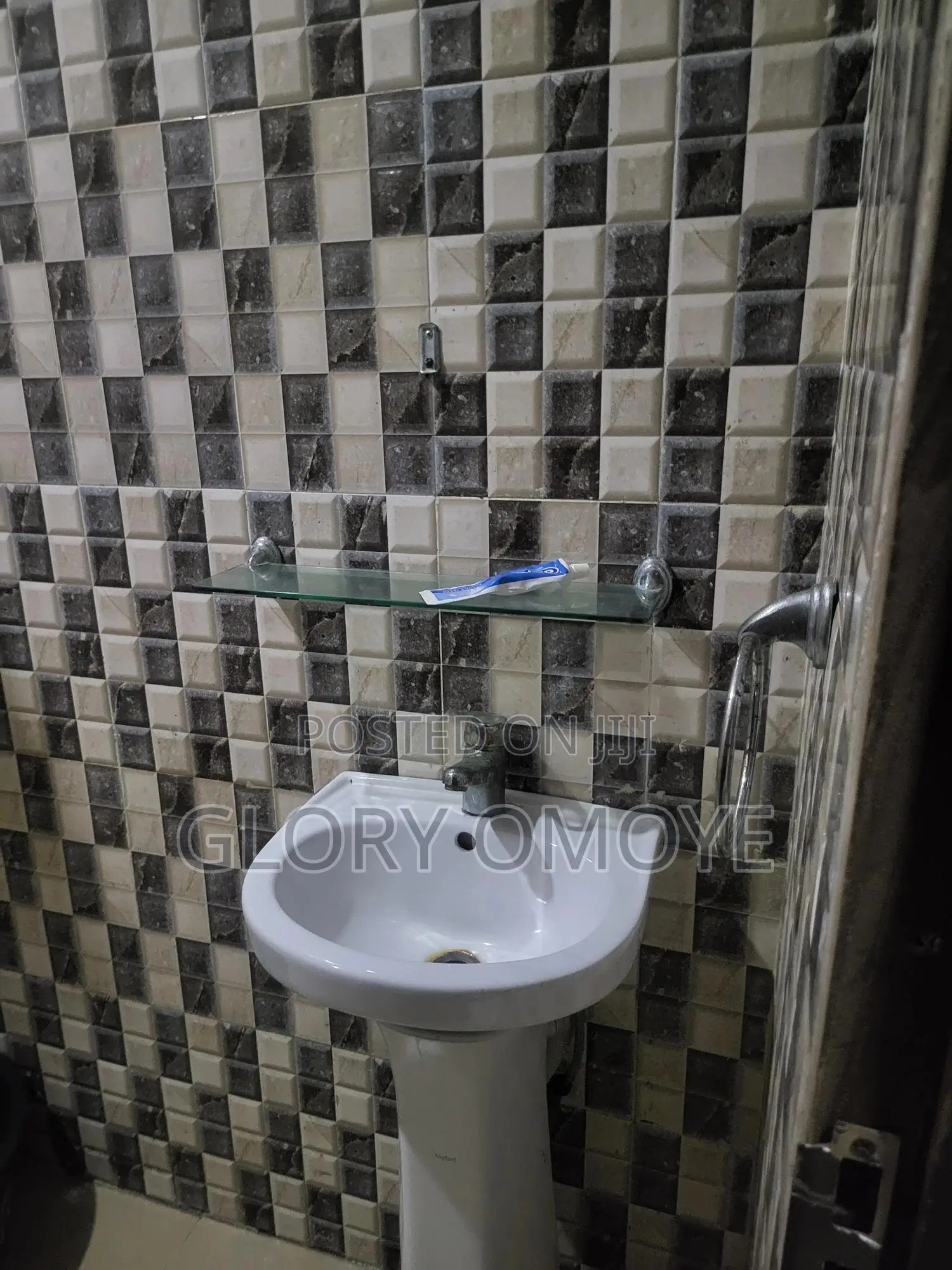 A Room in a Duplex Available for Shortlet