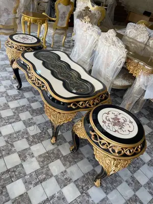 Royal Luxury Center Table With Side Stools