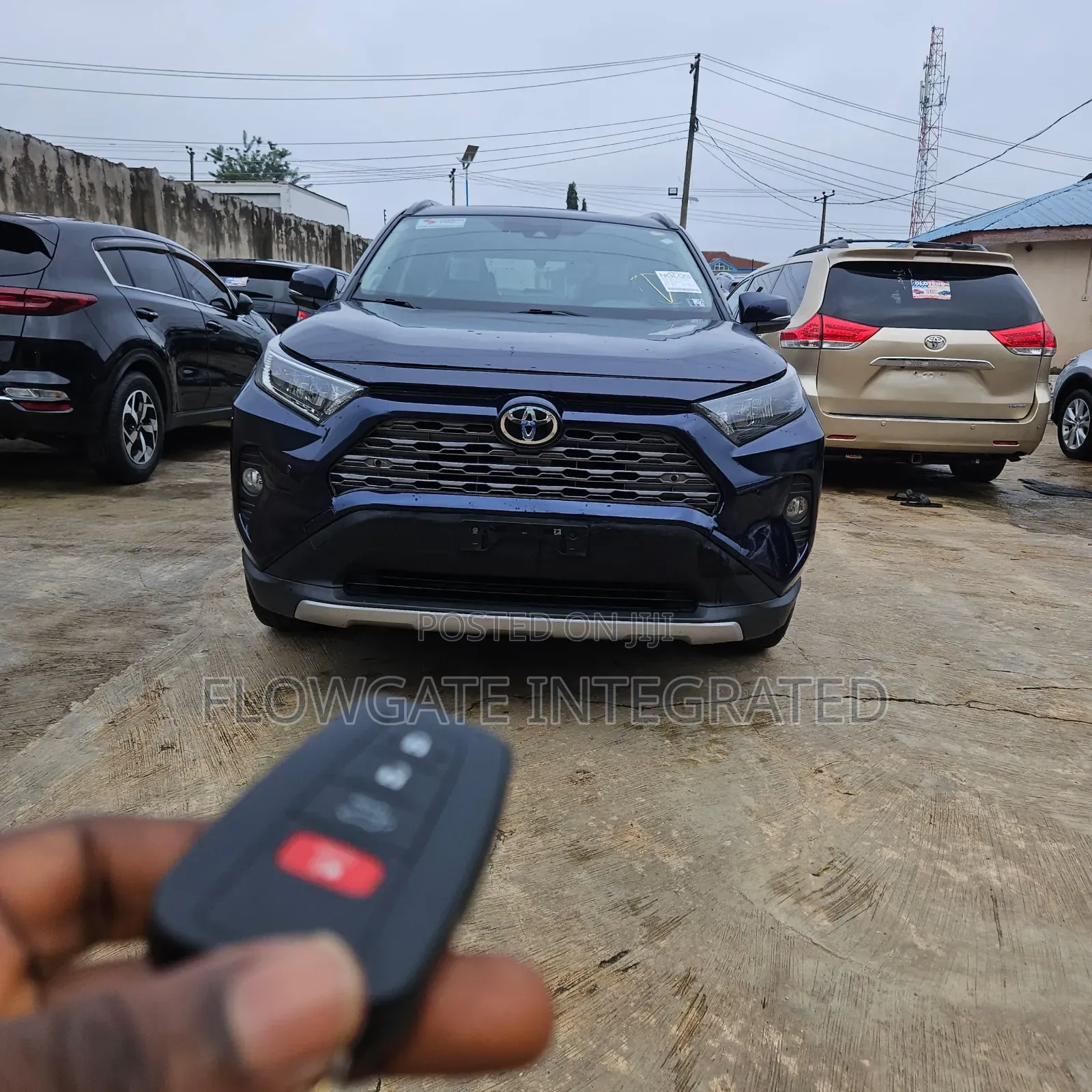 Toyota RAV4 Limited 2021 Blue