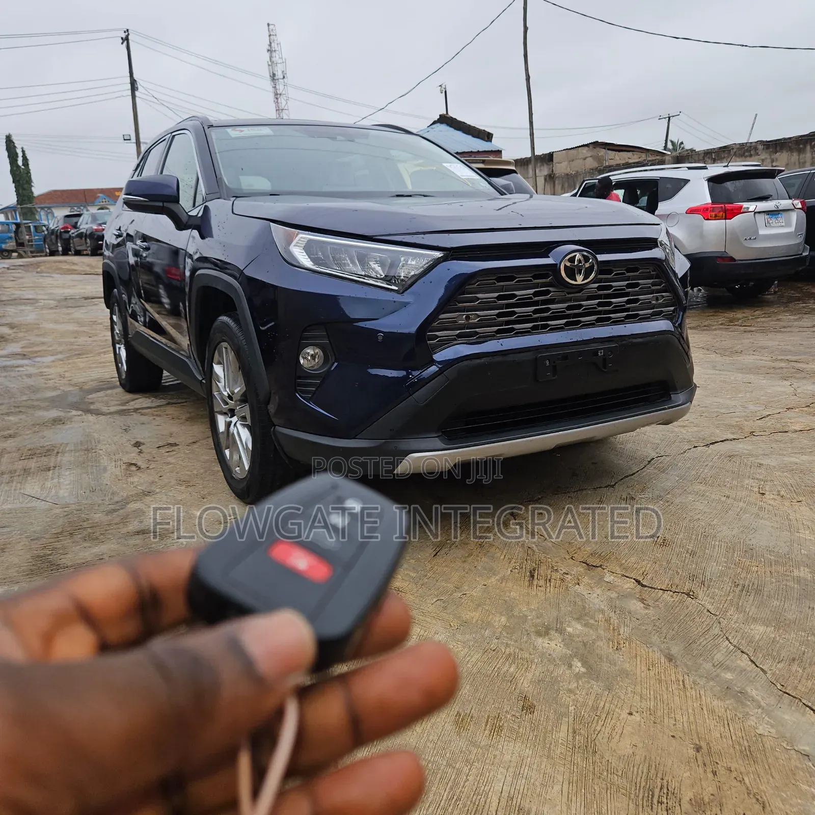 Toyota RAV4 Limited 2021 Blue