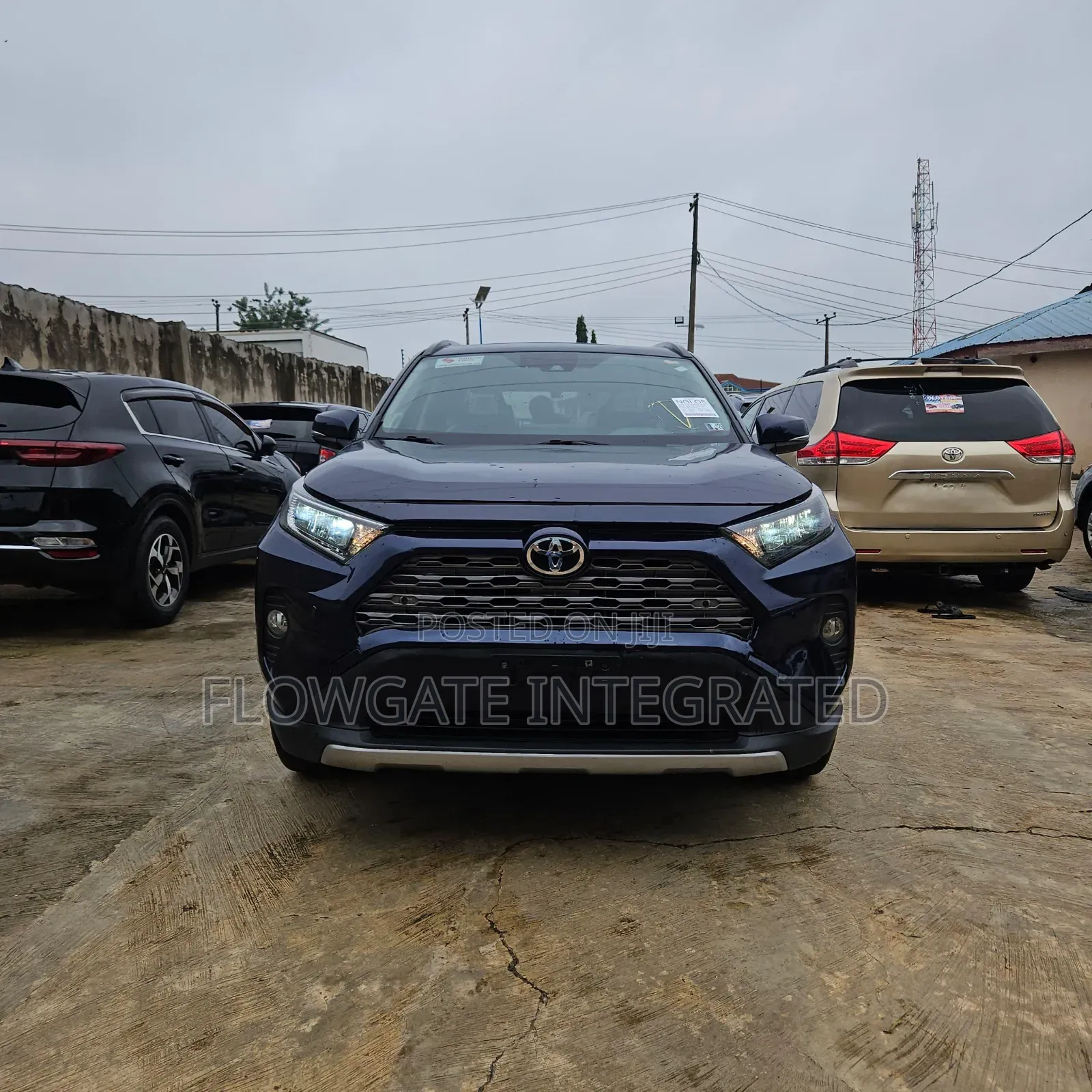 Toyota RAV4 Limited 2021 Blue