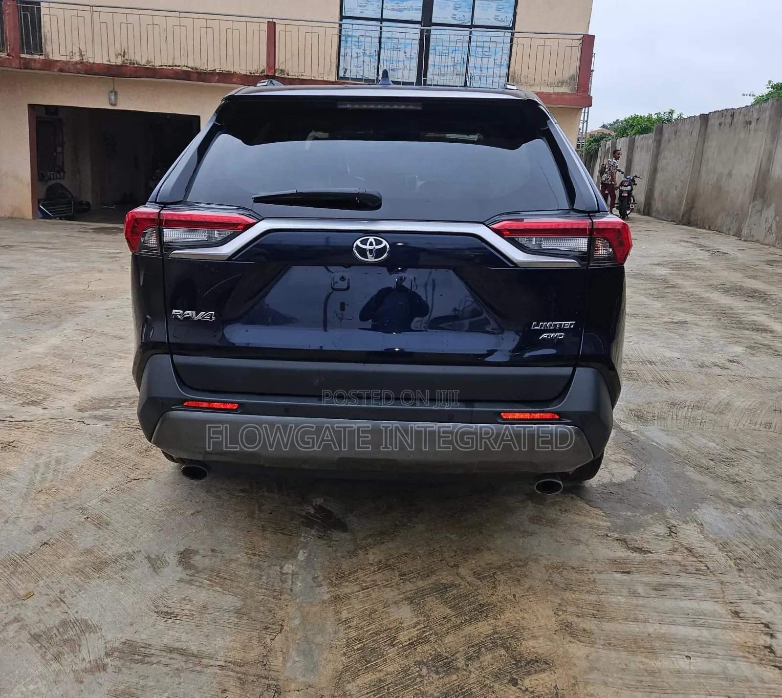 Toyota RAV4 Limited 2021 Blue