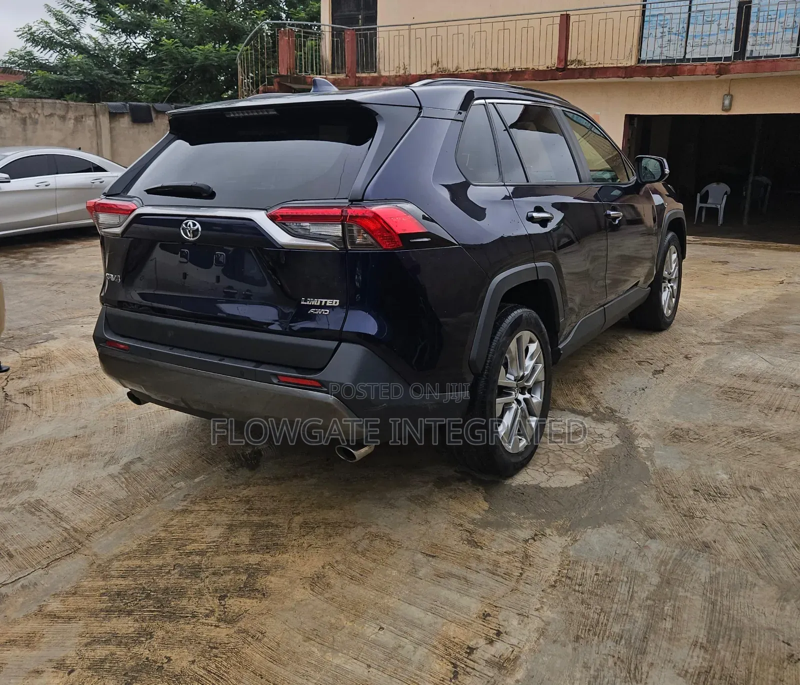 Toyota RAV4 Limited 2021 Blue