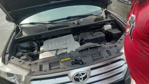 Toyota Highlander Limited 3.5l 4WD 2013 Black