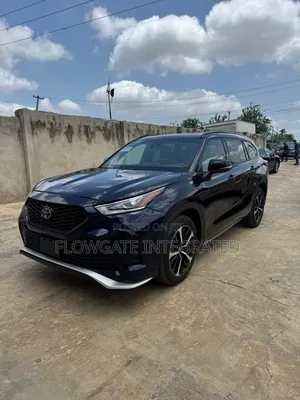 Toyota Highlander XSE 2022 Blue