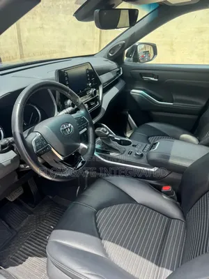 Toyota Highlander XSE 2022 Blue
