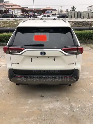 Toyota RAV4 2019 White