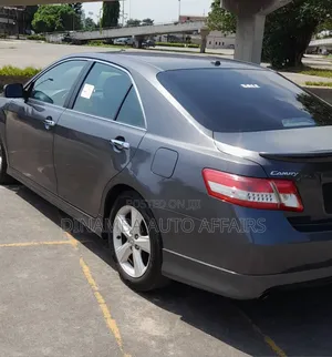 Toyota Camry SE 4dr Sedan (2.5L 4cyl 6A) 2011 Gray
