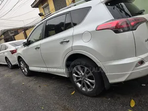 Toyota RAV4 2017 Off white