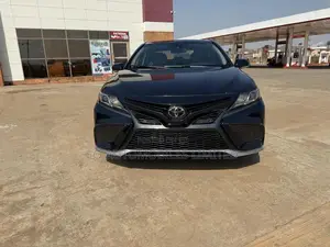 Toyota Camry SE FWD 2020 Green