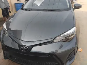 Toyota Corolla SE (1.8L 4cyl 2A) 2018 Blue