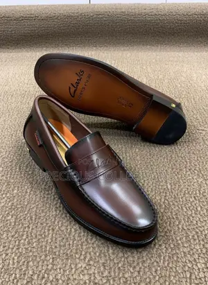Black and Brown Classic Clark’S Pull on Leather Shoe