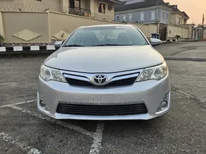 Toyota Camry XLE V6 4dr Sedan (3.5L 6cyl 6A) 2012 Silver