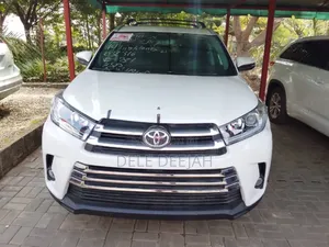 Toyota Highlander XLE 4dr SUV AWD (3.5L 6cyl 6A) 2015 White