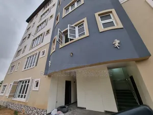 3bdrm Apartment in Adekunle for sale