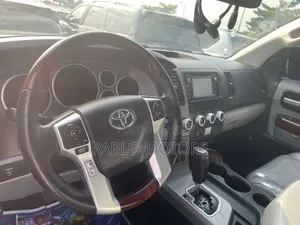 Toyota Sequoia Platinum 4x4 2018 Black