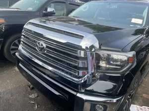 Toyota Sequoia Platinum 4x4 2018 Black