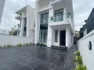 5bdrm Duplex in Chevron for sale