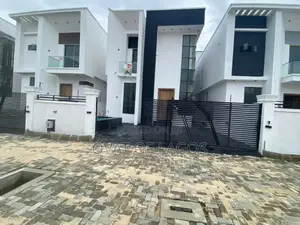 4bdrm Duplex in Chevron for sale