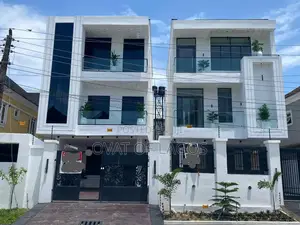 5bdrm Duplex in Chevron for sale