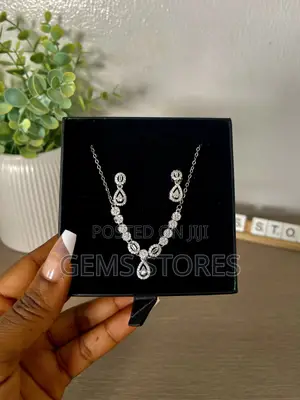 Luxury Silver Teardrop Crystal Jewelry Set – Necklace Earrings