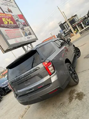 Chevrolet Suburban 2021 Gray