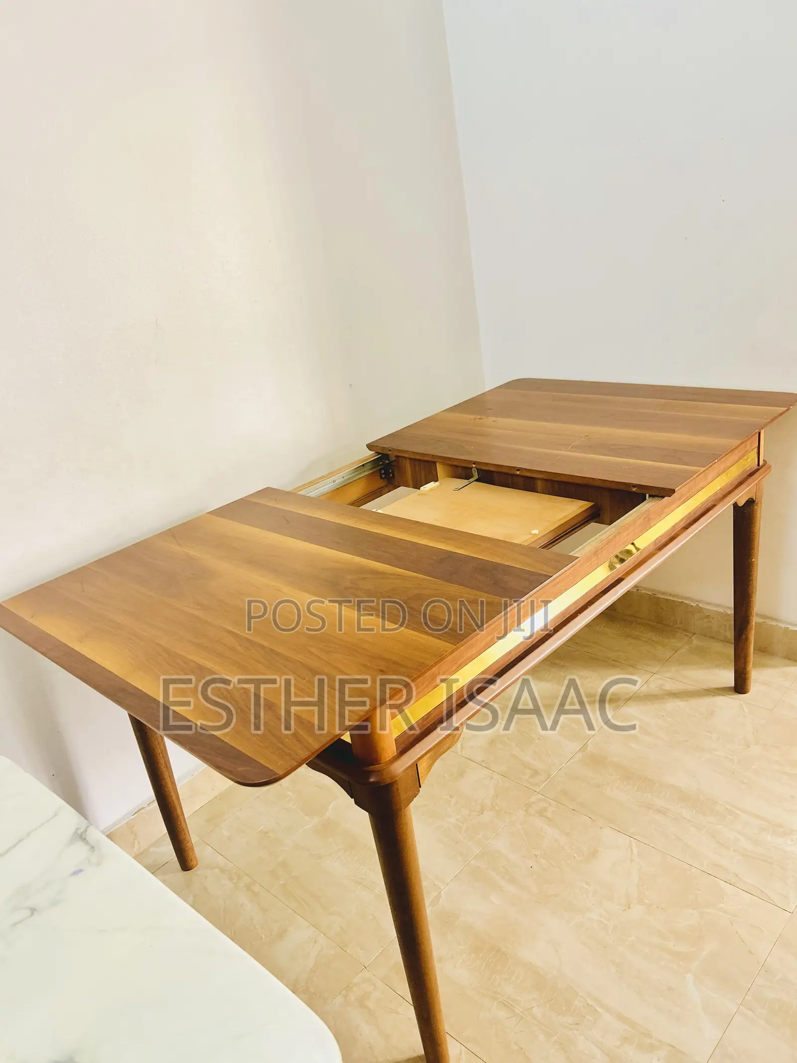 High Quality Extendable Wooden Dining Table