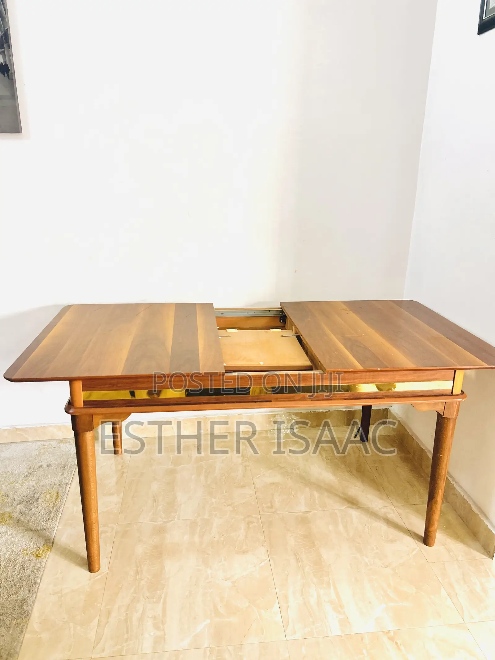 High Quality Extendable Wooden Dining Table